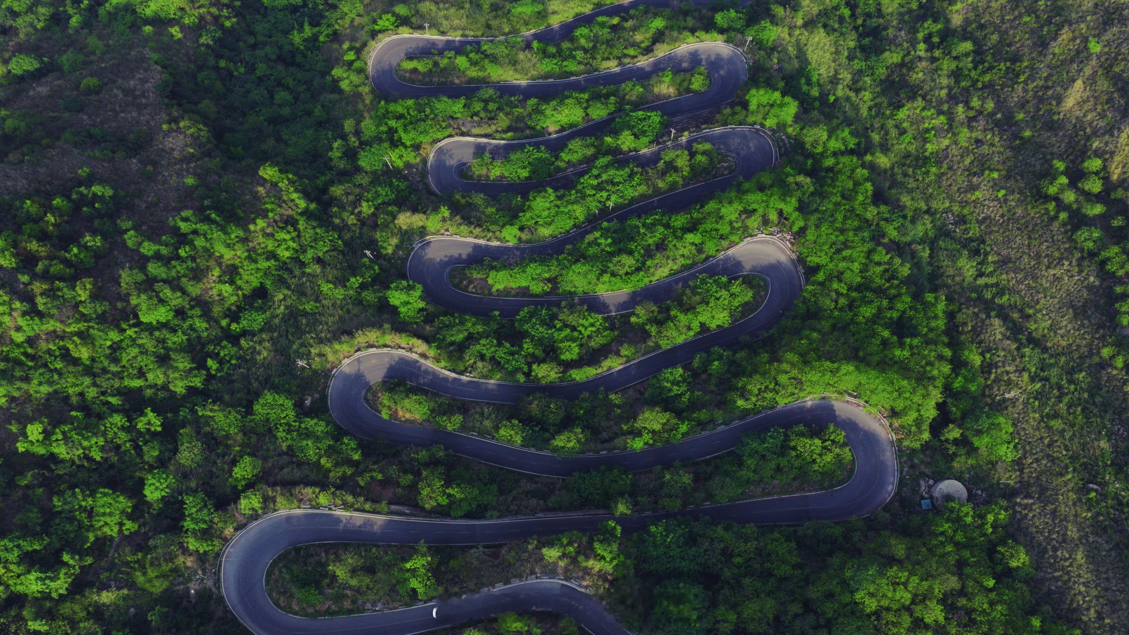 小鹏合作zelda？？小鹏这是跑山的时候遇到林克用滑翔伞了么？王国之泪的左纳乌载