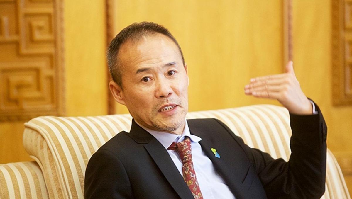 段永平的钱，可能是王石的一百倍。然后呢？钱到了他们那个份上，早就不是钱了，是一串