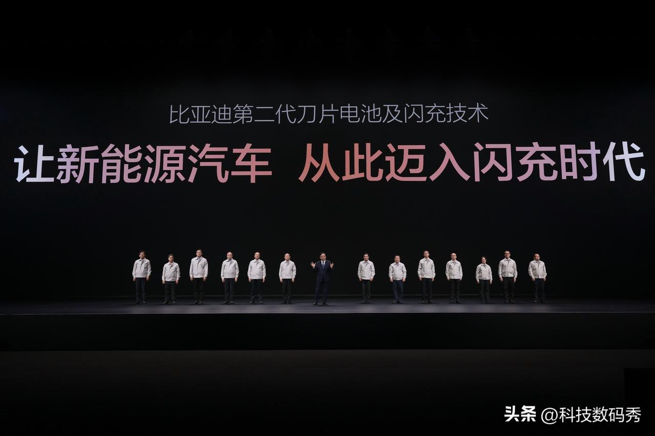 就在昨天，比亚迪宣布开启全民闪充时代，第二代刀片电池重磅发布，实测比亚迪海豹07