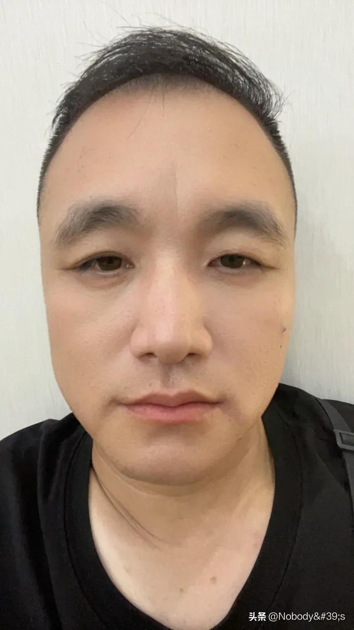 为了生活，为了挣那碎银几两，一年到头像个流浪汉一样，到处漂泊，只要一停下脚步，那