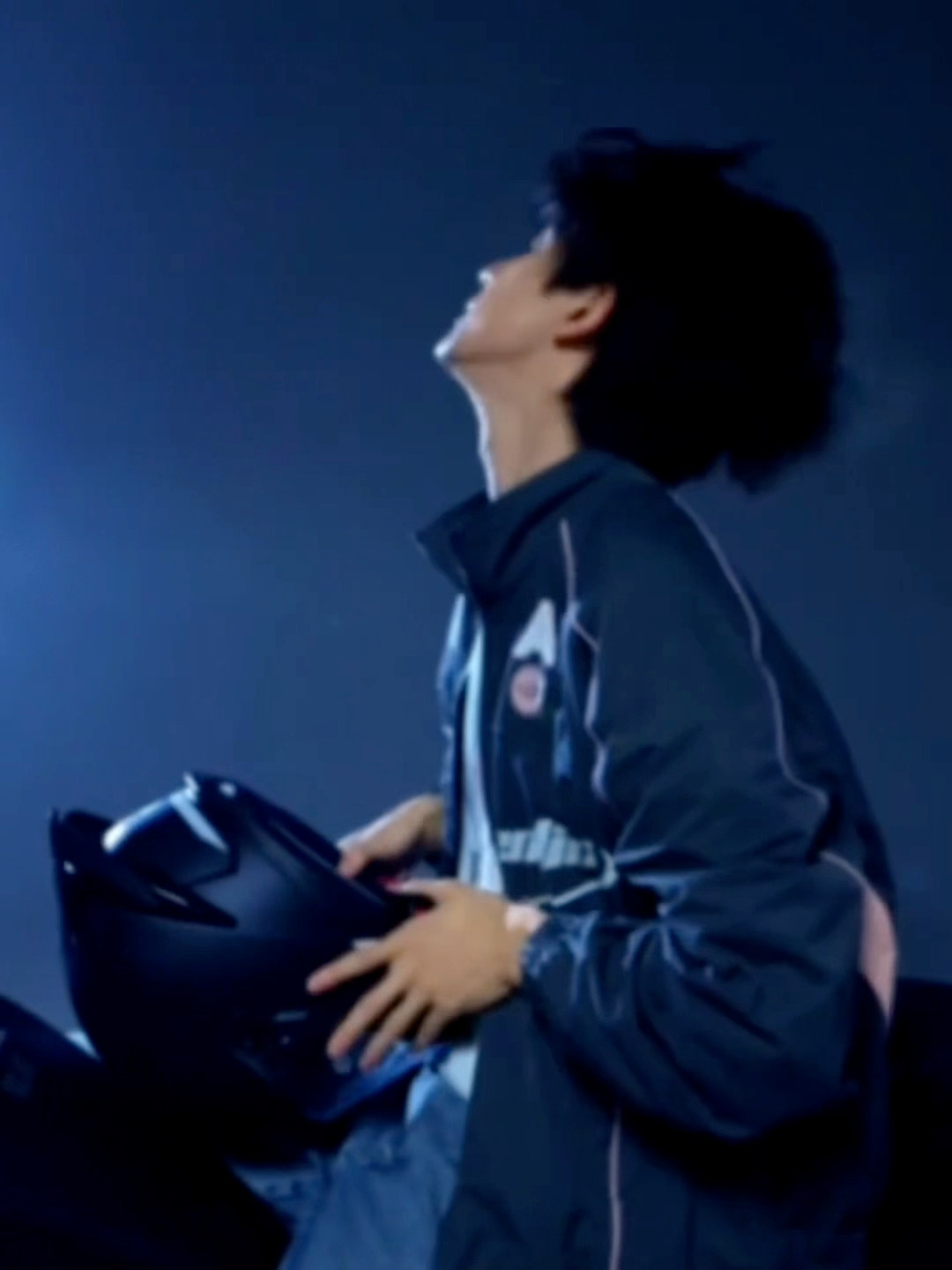 敖瑞鹏商务大片 好帅的机车敖 好性感的喉结鲨😍 