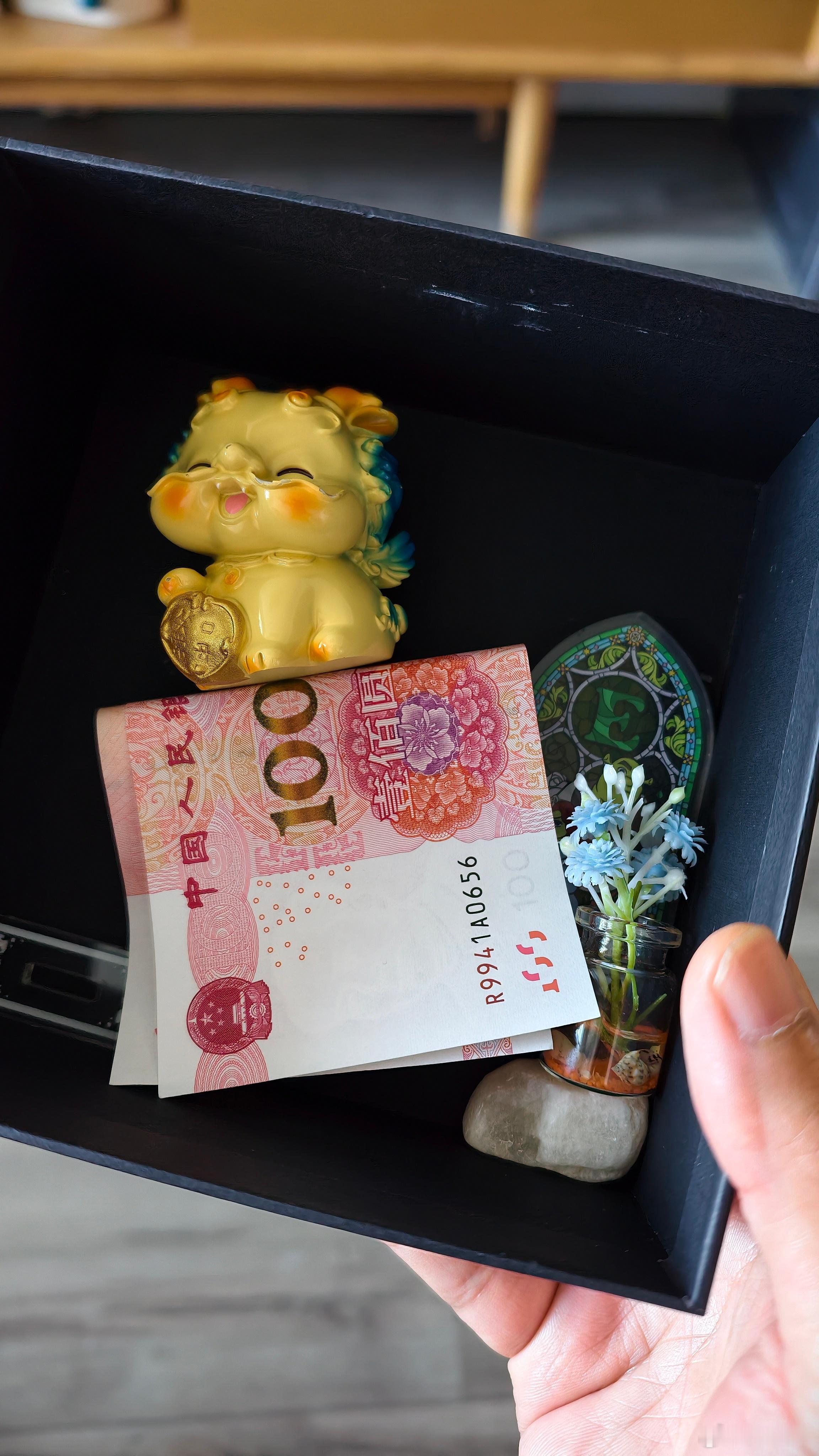 父亲节来吧，得瑟下，图1是老大送的，图2是老二送的，笑口常开，多多发财，我这老父