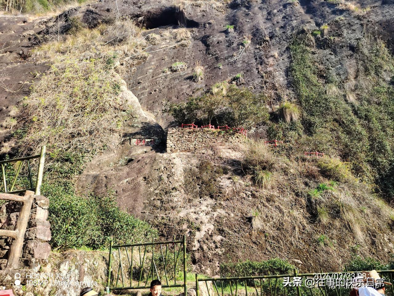 一切看法都是辩证的，有有利一面，也有不利的一面。