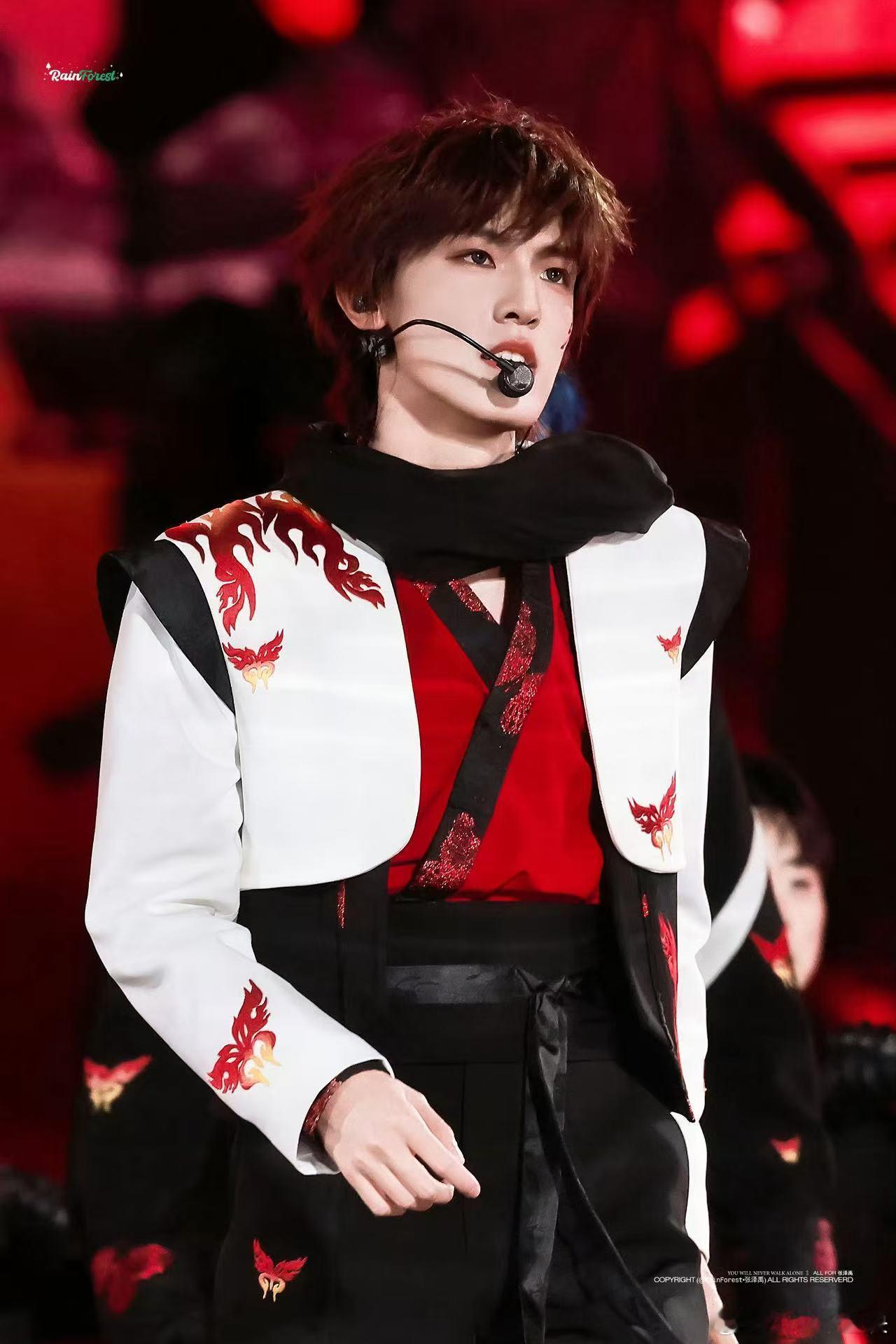 张泽禹课表 真的会被张泽禹暖到，八小时接力直播，特意发课表跟大家说自己的出场时间