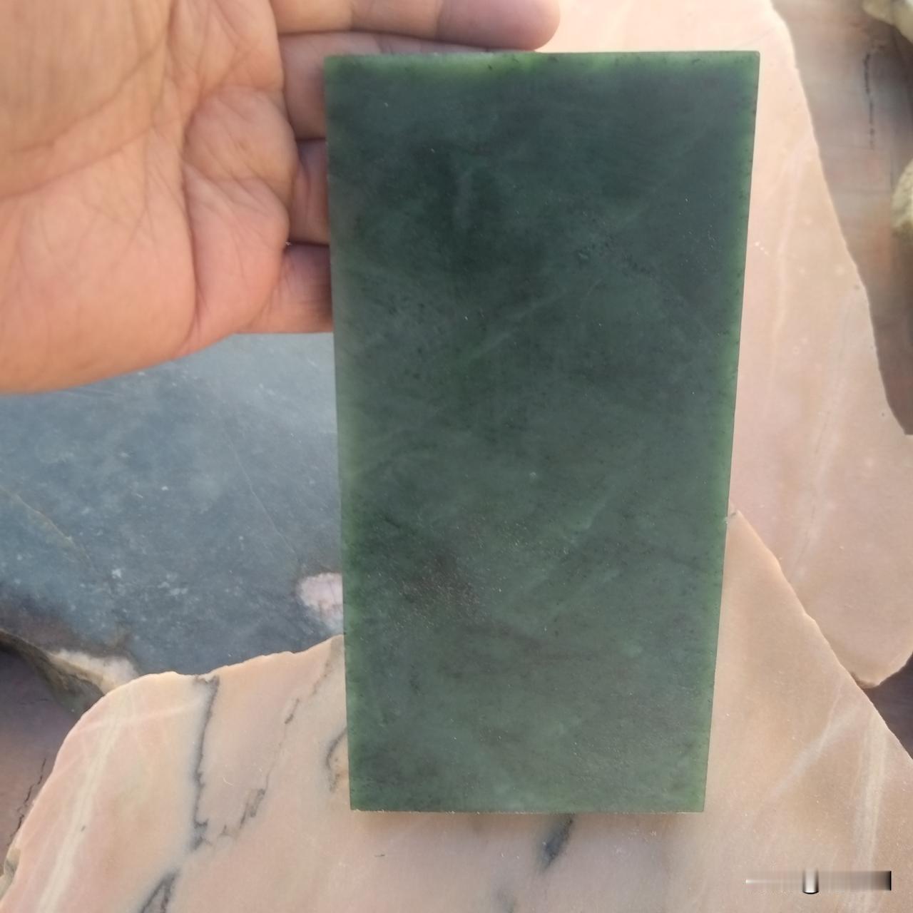 有金砖，也会有玉砖，这就像生活里有闪闪发光的高光时刻，也有温润内敛的平凡日常。金