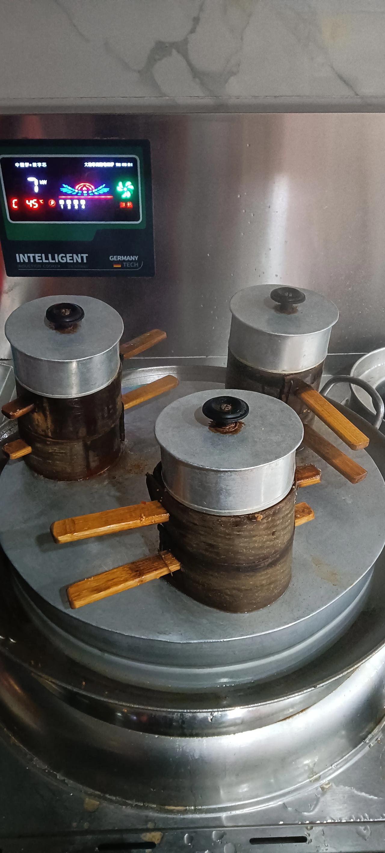 第一天：开车带全家回老家重庆；

第二天：吃重庆的美食（格格面），走亲戚吃大餐；
