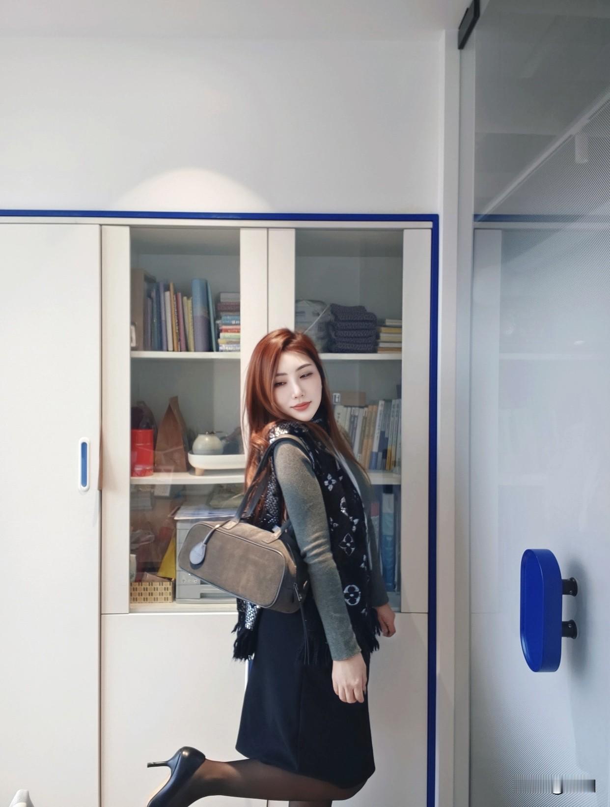 还有摩羯座女生，自律上进，目标明确就勇往直前，遇到困难也不轻易放弃。工作里她们是