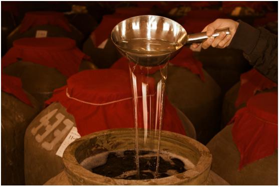 辨酒小课堂：窖龄酒、年份酒、陈年老酒，看上去都是老酒，区别可大了去了，搞懂买酒不