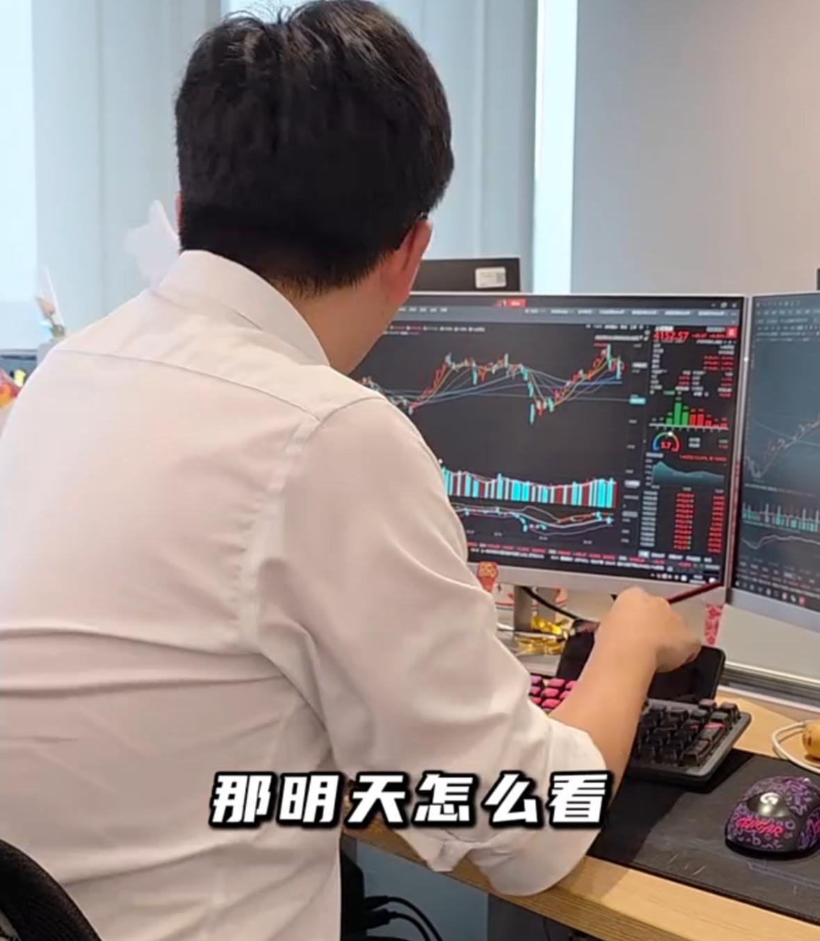 尾盘盘面迎来拉升，不少朋友关心明日市场走势。客观来看，今日盘面有利好亮点，同时也