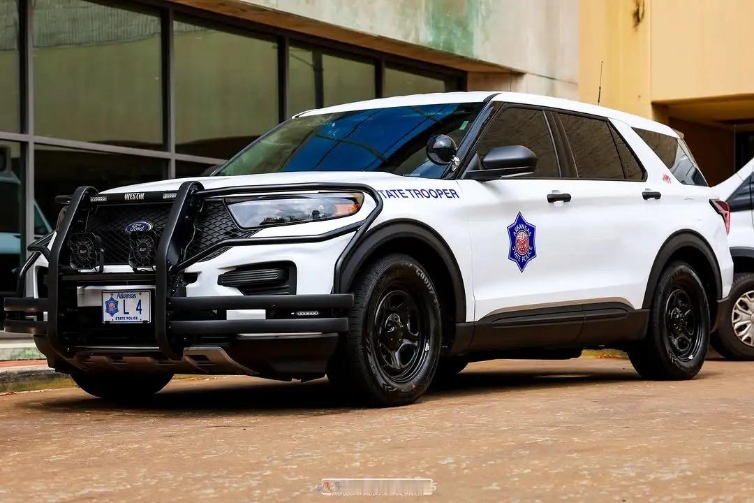 特殊车辆 ASP阿肯色州警的福特警用拦截者，带全包pushbar，作为美国最猛的