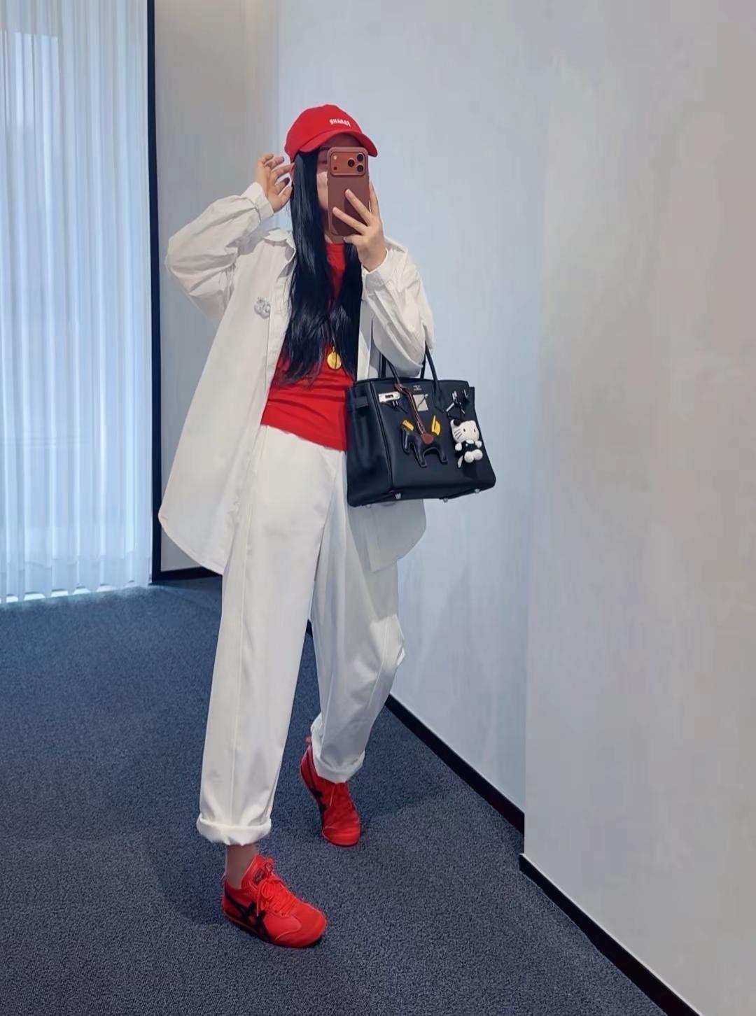 “社会偏爱会演戏的人，           但因果不会亏待真诚的人！”