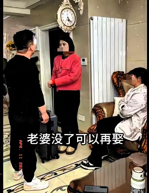 女子对老公说：我妈今天晚上就来了，赶紧让你妈走。
 
看似一句决绝的驱赶，彻底戳