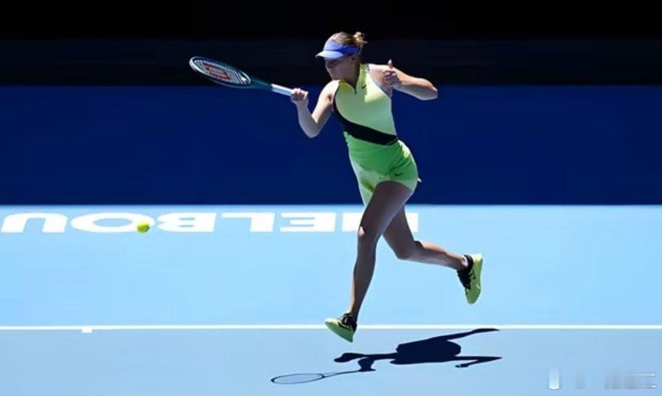 澳大利亚网球公开赛继续展开女单第四轮争夺。中国球员王欣瑜6（4）-7/4-6不敌