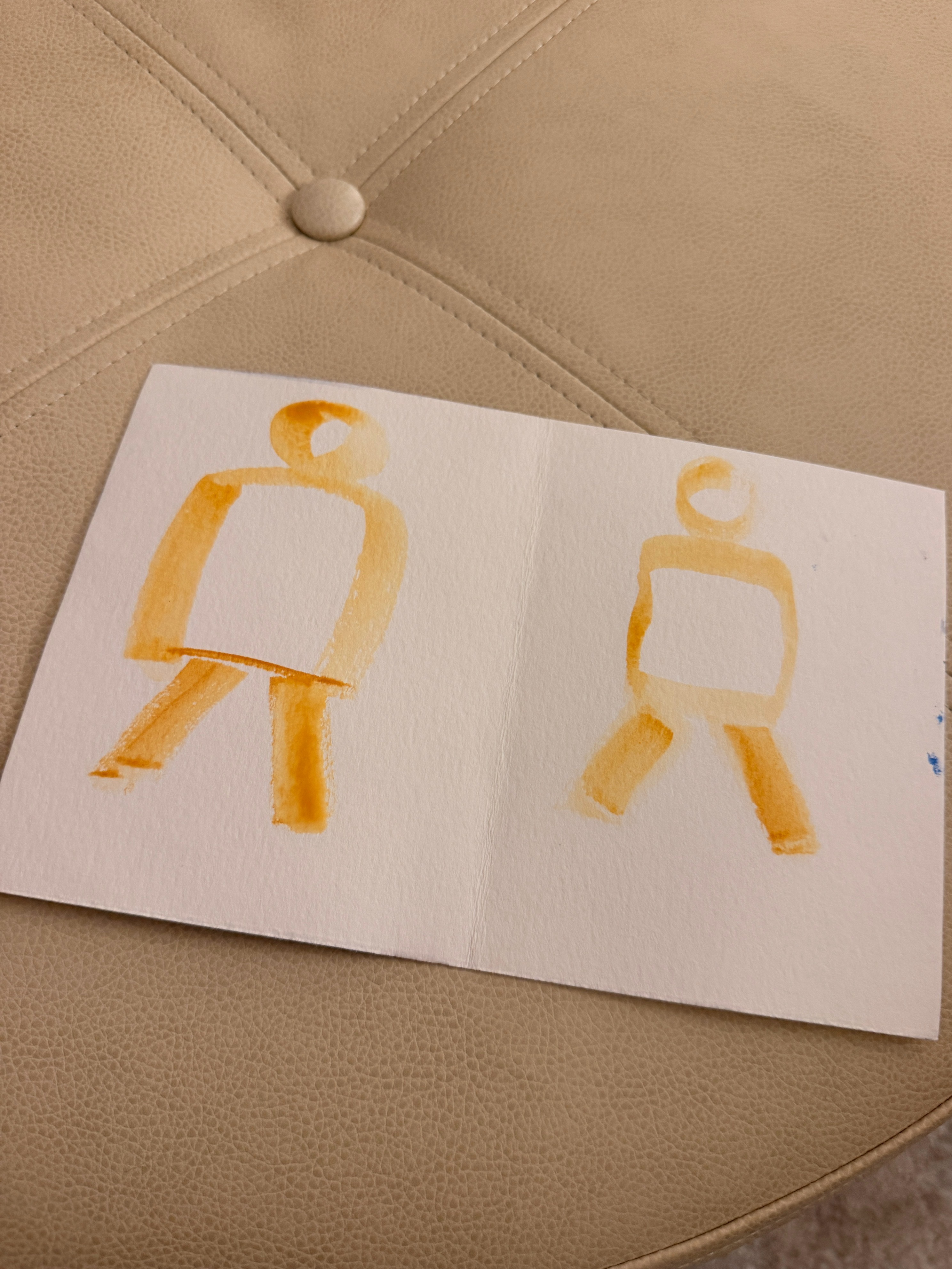 画了个小人，准备在上面设计万圣节服装，结果画出来之后，发现长得像“员”这个字。博