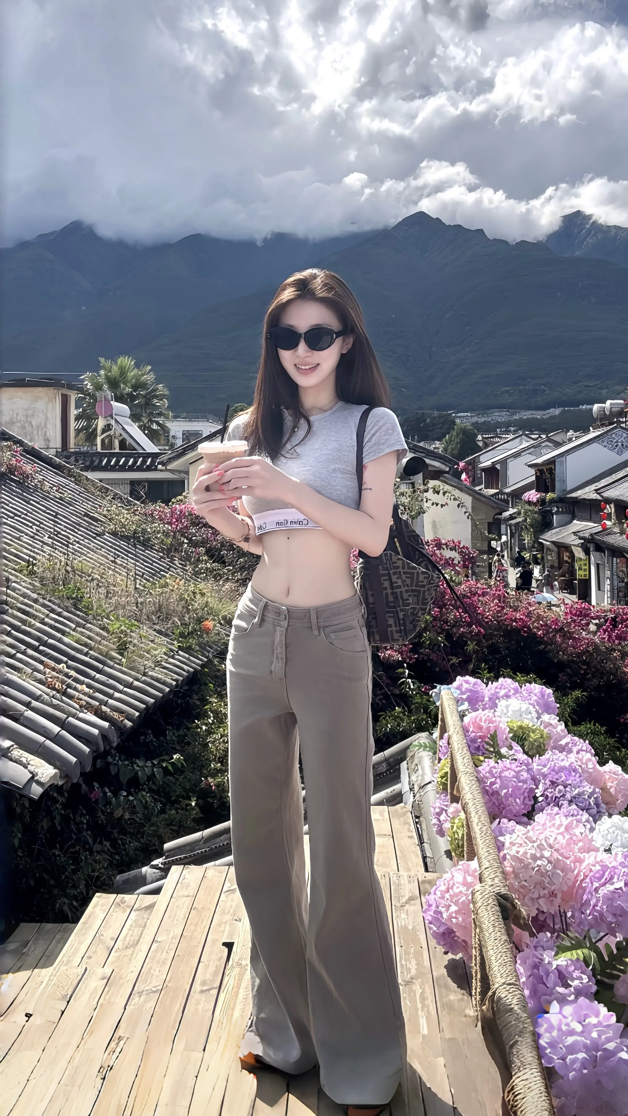 你的妆也不化了 朋友圈也不发了 漂亮饭也不吃了 你干嘛去了