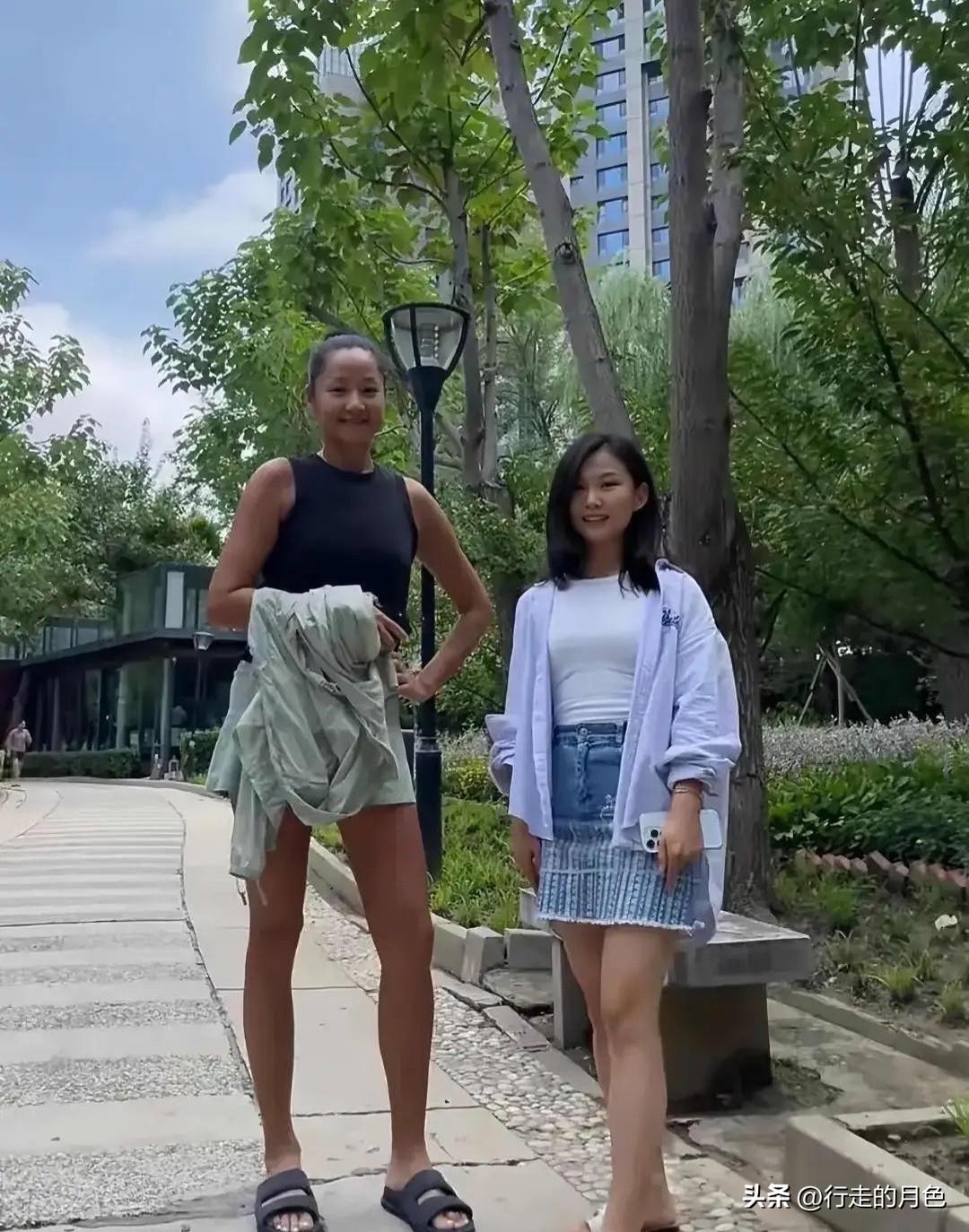 女神真的好高啊，就是有点黑，一点不影响美感