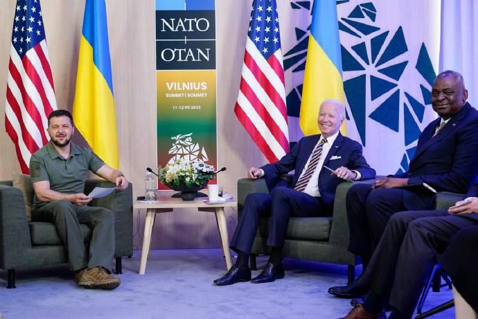 北约峰会并没有满足乌克兰要求北约邀请乌克兰加入给出的时间表，在种种问题上，乌克兰