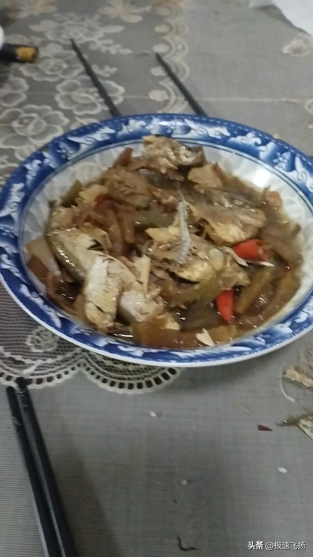 天空那么蓝，春风得意马蹄疾，一日看尽长安花。