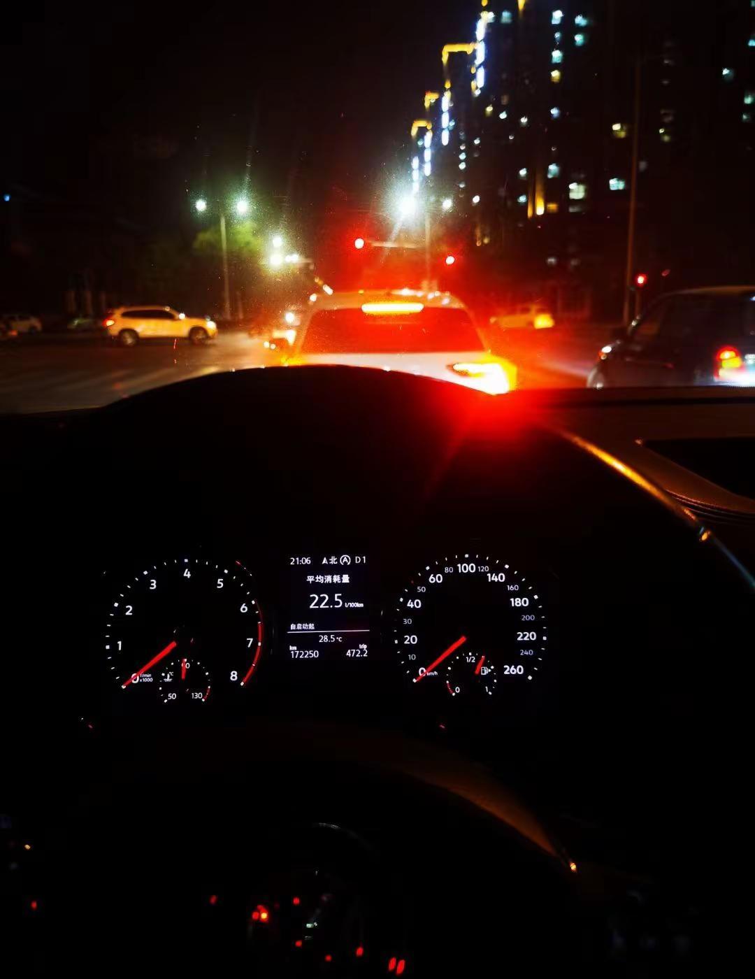 今年的目标是，比去年快乐，比去年健康，比去年有钱💰