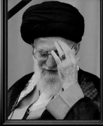 哈梅内伊一直对美国退让绥靖，立场模糊，还是难逃厄运。他的死，是为国尽忠！反倒容易