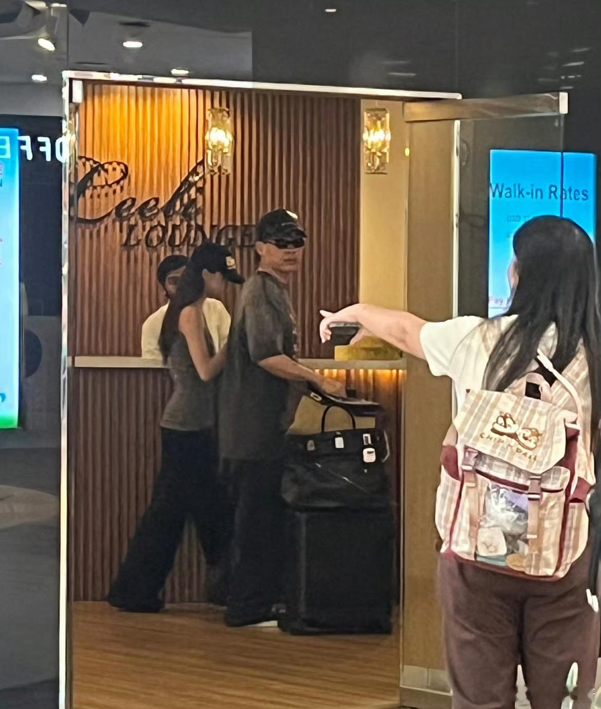 建议两位回家商量好统一口径再发言，ai回复真的很败好感