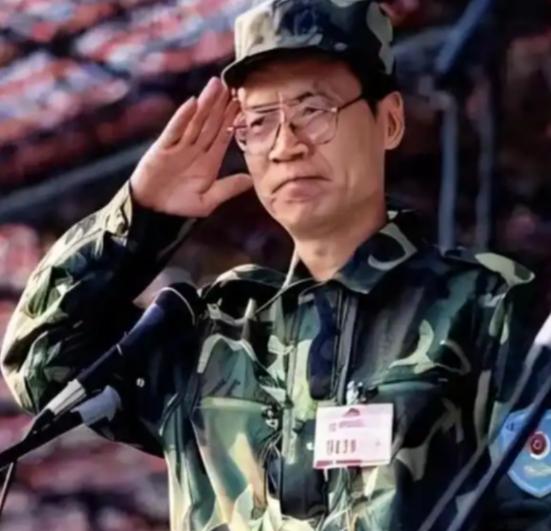厦门远华案爆发后，福建官场人心惶惶，干部不敢干事，外商不敢投资，2000年底，中