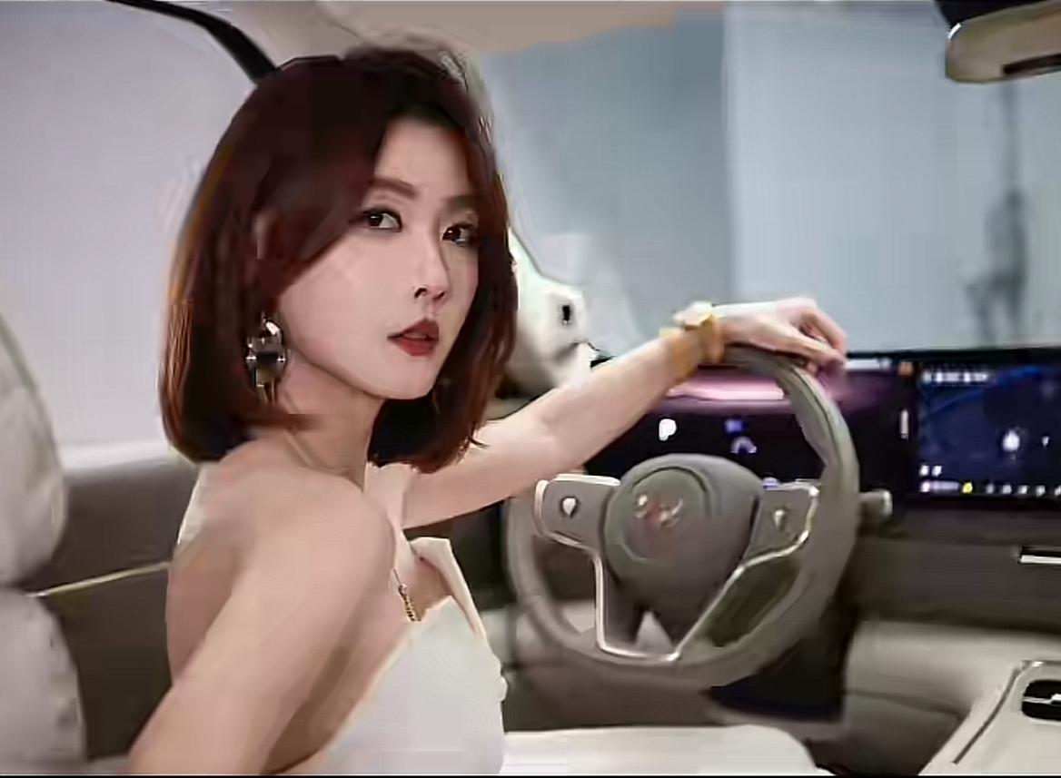 智己汽车在售车型及官方指导价，如下：春节与智己从容出行 
智己 L7（中大型纯电