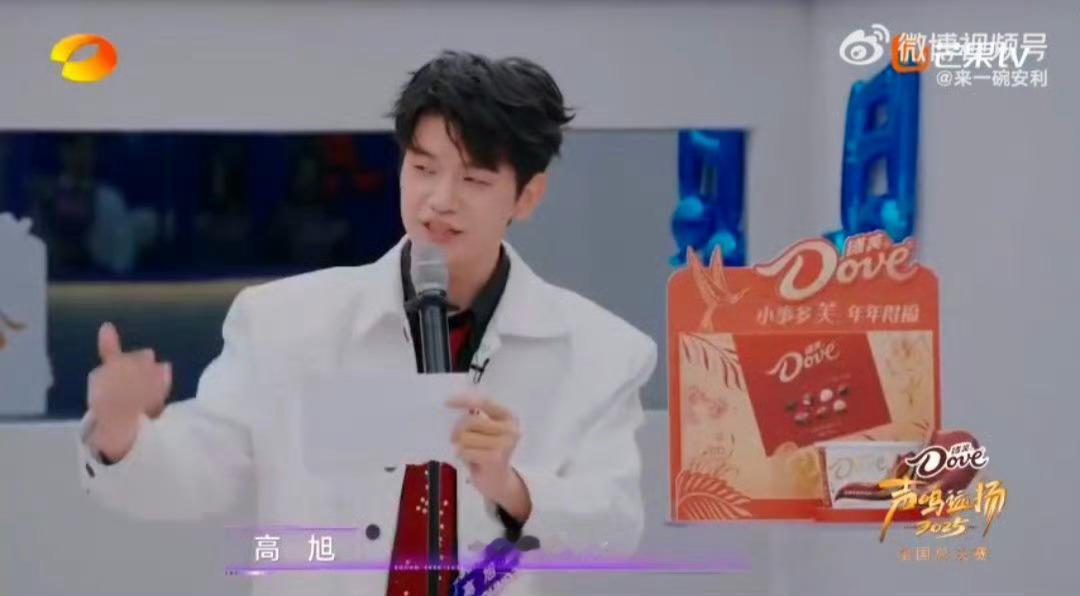 给那英颁奖张卓尔一个箭步就去了毕业答谢会，“英为有你撑我们到底”奖颁给那英!张卓