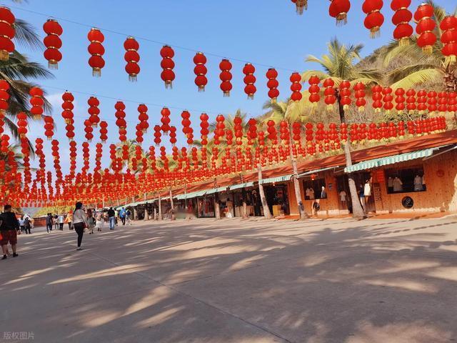 “爸妈，今年我去大城市反向过年！”——年轻人把春运倒着开，背后真相让1亿人破防