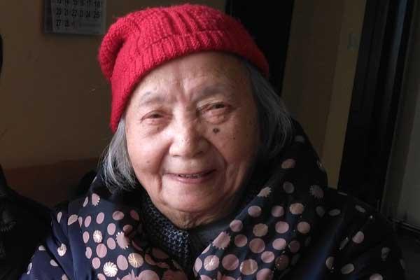 1941年，21岁的女战士莫林被俘，眼看就要被活埋。敌人问：“你认识莫林吗？”莫