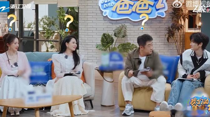 余宇涵婚礼上的搂席小子别人磕婚礼浪漫，余宇涵只惦记桌上菜，还顺手推荐重庆大席，太