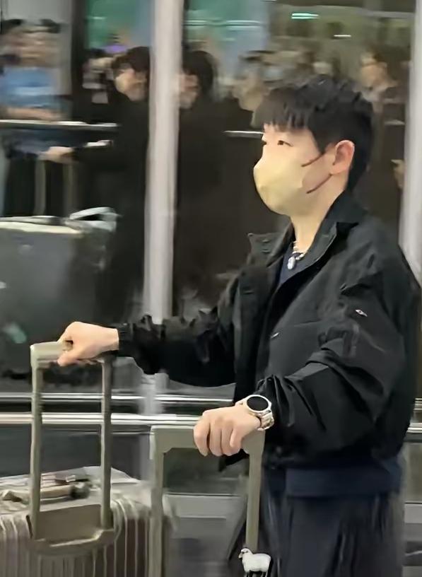 伦敦世锦赛临近,国乒谁压力最大?
国乒出征伦敦，
小小行李箱藏着万千心意。
去时