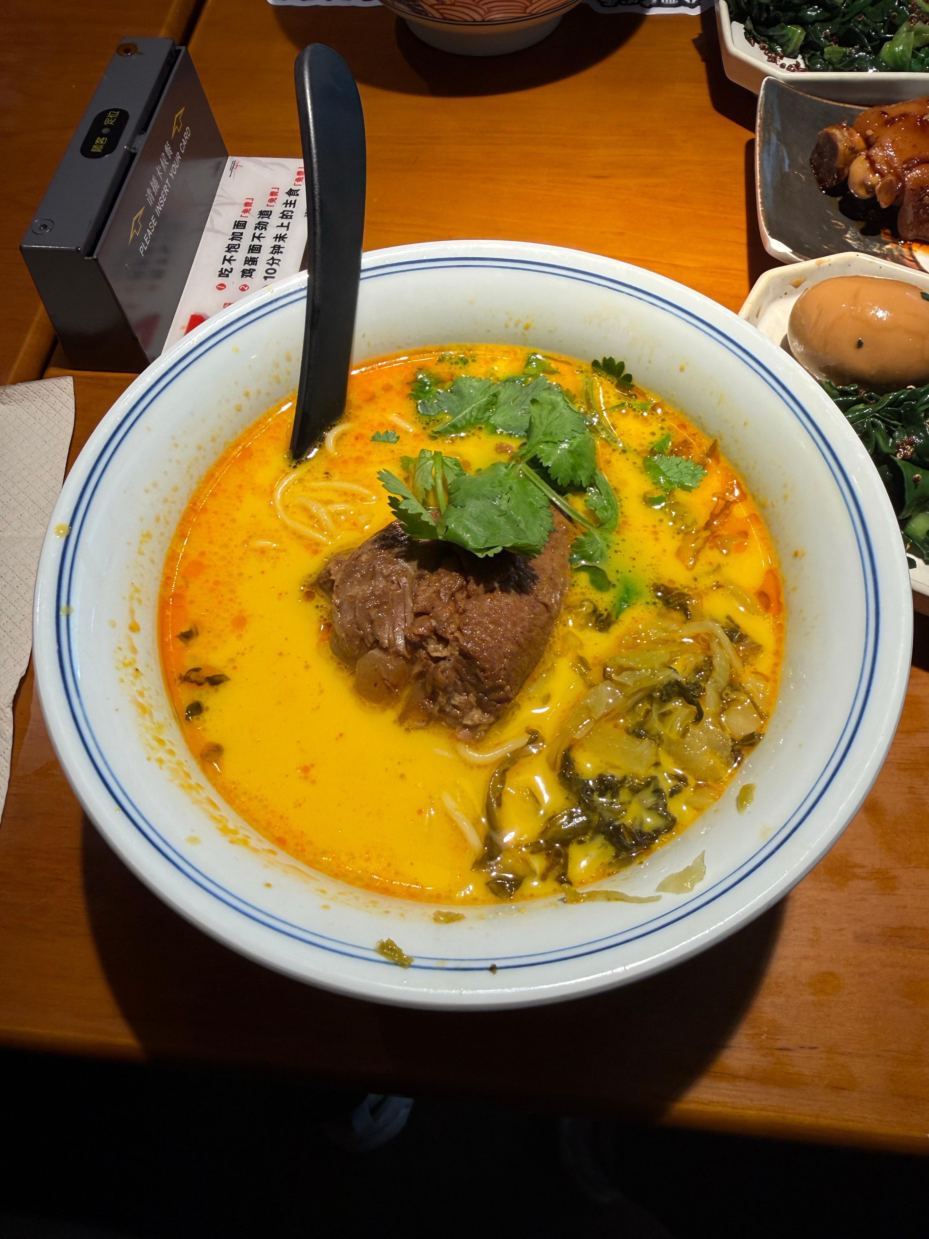 不是，你们河南人吃商也太高了，安总带我吃的这个飞机餐也太豪华了，下次你们就照着她