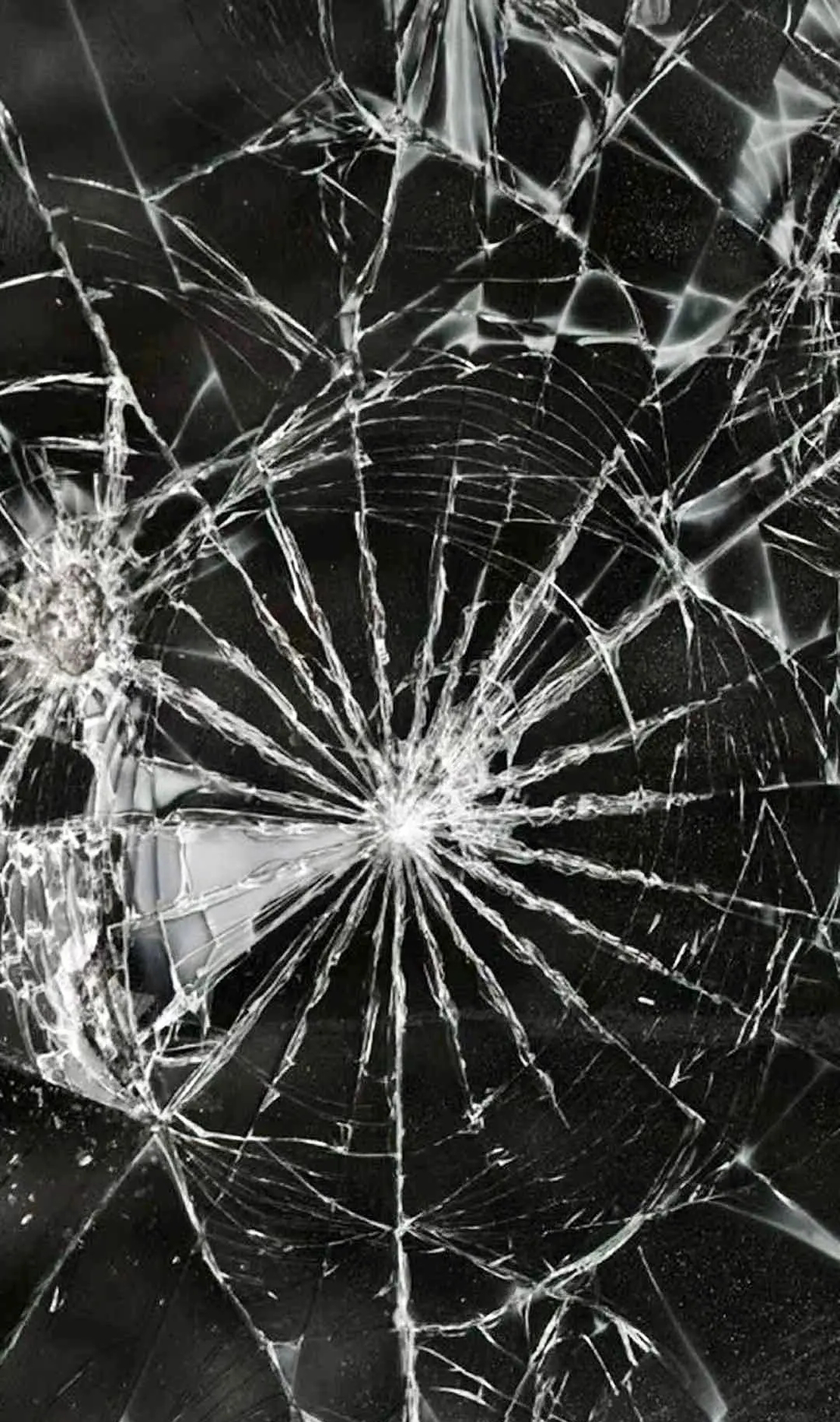 #男子用同一部碎屏手机碰瓷多地酒店#【在全国多地酒店恶意索赔，一男子被行政拘留】