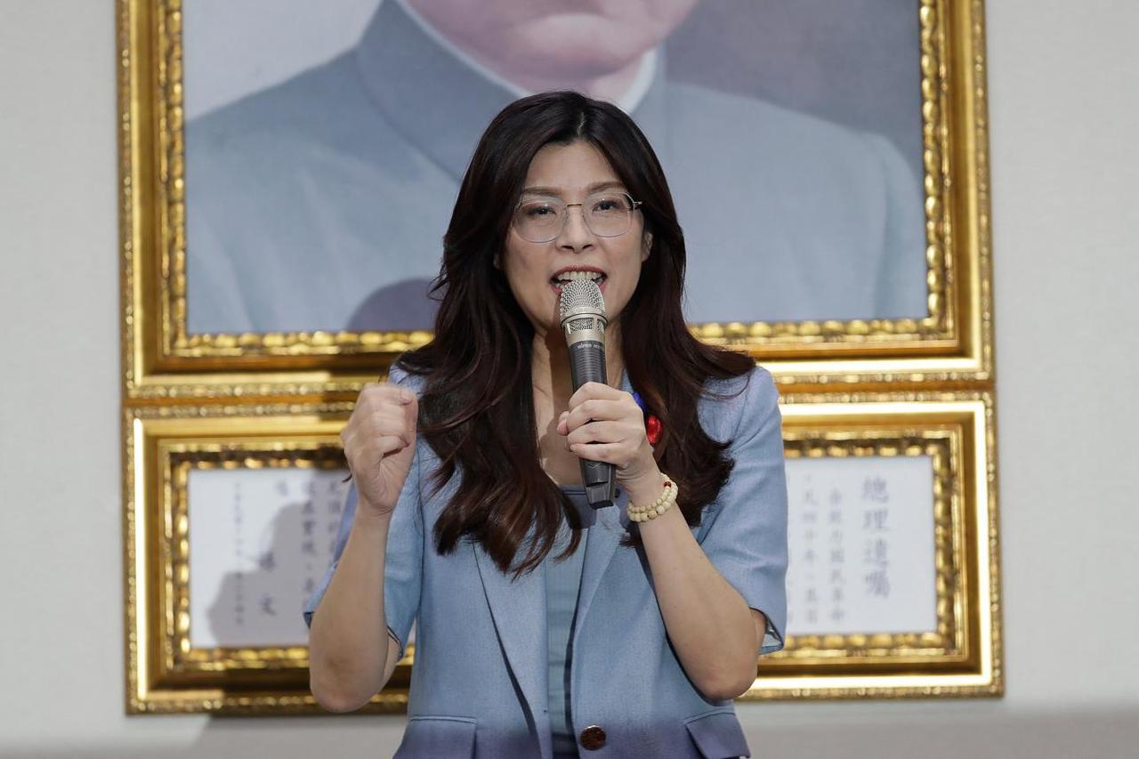 台湾回归后到底叫台湾省还是特别行政区，郑丽文能不能挑大梁？这问题表面是猜人选，背