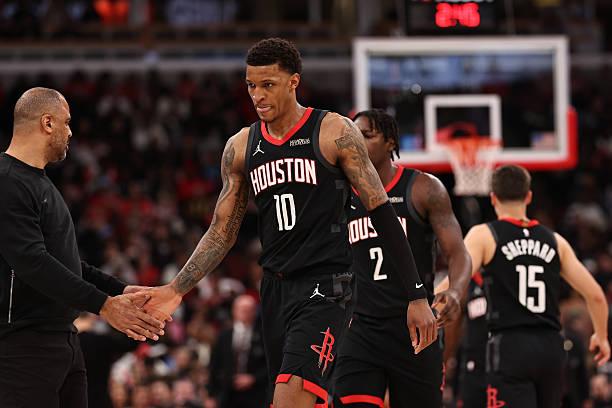 小贾巴里-史密斯真是有些神奇的球员。当你觉得他不行的时候，他之前多次打出不错的表