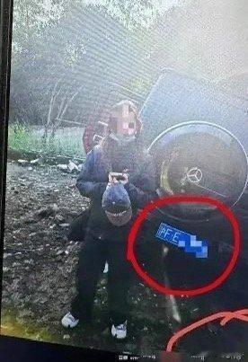 曝金晨交通事故监控截图最讨厌这种，放截图就别打码，打码了你放个嘚。又当又立 