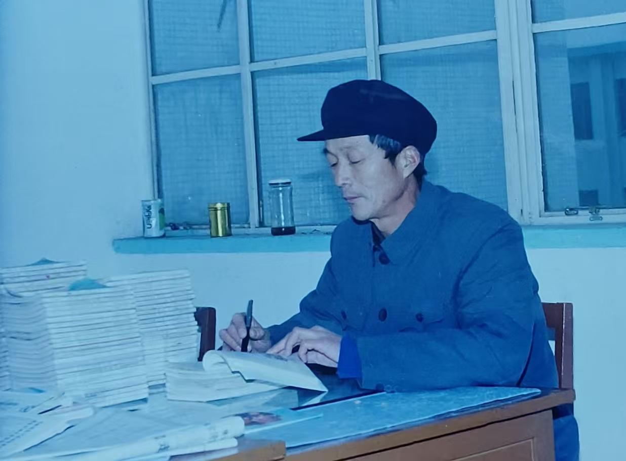 沉痛悼念山东省临沂四中为学、为事、为人示范的、温良恭俭让式的大先生李泽斌