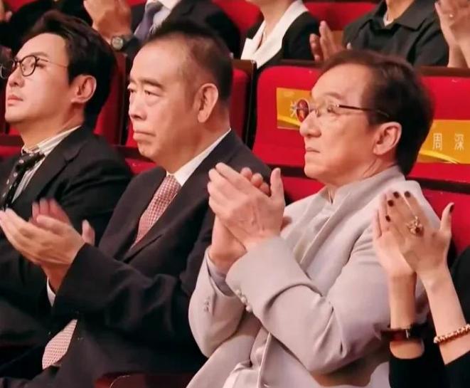  
4月27日举行的华表奖，可谓星光熠熠，成龙、陈凯歌、陈可辛、李雪健等人，纷纷