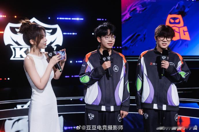 完美男人李自威 老道的意识、稳定的发挥，再加上温柔的性格，实力与品格兼备，不愧是