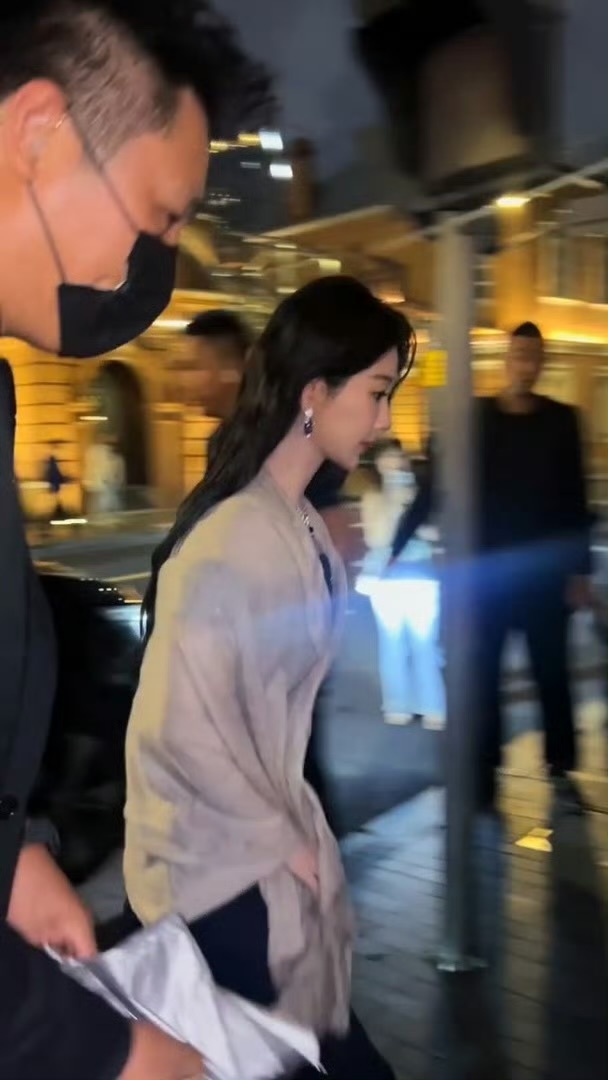 杨紫旺家福品牌全球代言人 💜杨紫董竹君 💜杨紫 你眼中的点点星光，是我将一生