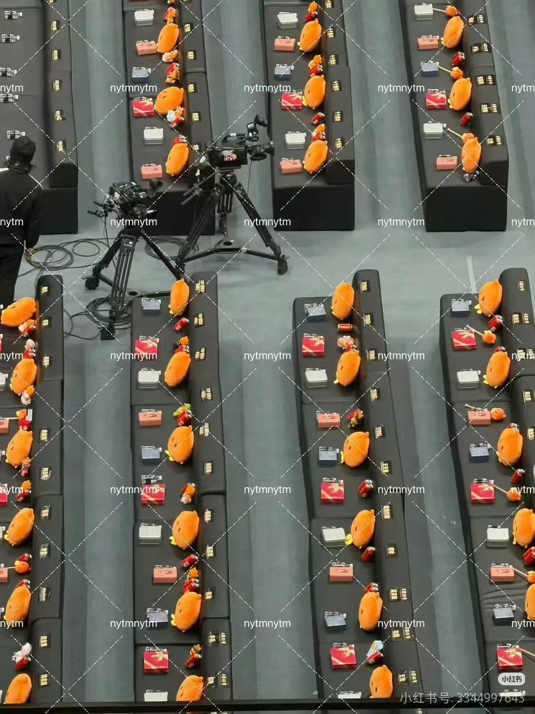 时代少年团TOPTFING座位时代少年团第三排TOP第四排TFING第五排 时代