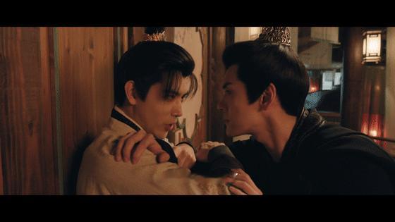 白日提灯情敌打架女主看戏白日提灯 陈飞宇的段胥被怼到炸毛，晏柯句句带刺，贺思慕坐