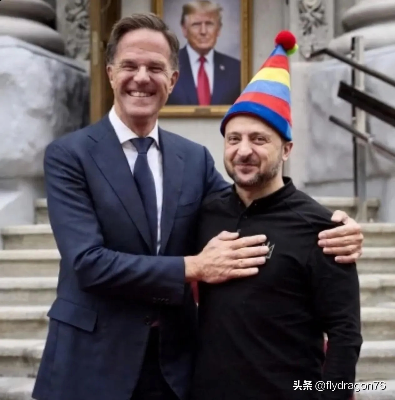 泽连斯基说不是特朗普最宠爱的儿子特朗普的两个干儿子，一个小丑，一个傻大个。 