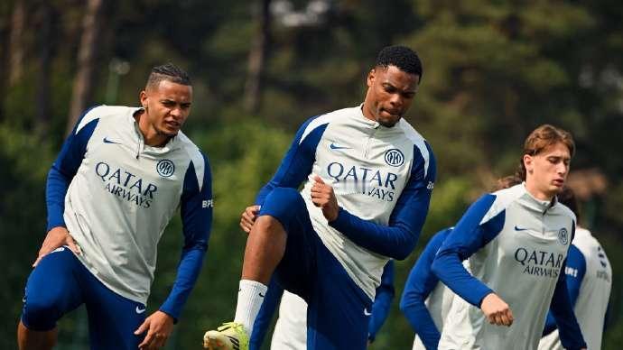 就像当初漂亮国拿洗衣粉当毒品，如今某队球迷居然拿着P图攻击国米。这些球迷的目的就