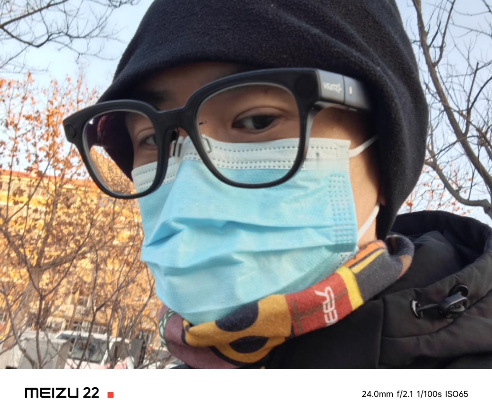 最近大降温，赶紧把厚帽子戴上，没想到魅族StarV Snap和我的抓绒帽子很配帽