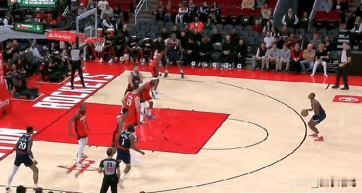 邓恩浪费哈登助攻！连续大空位三分不中，哈登给的饼不香，火箭一直包夹哈登



