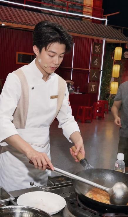 儿子参加比赛给湘菜勾芡气坏爸爸湖南台是生怕我们吃不饱吗05后大学生临危受命替父亲