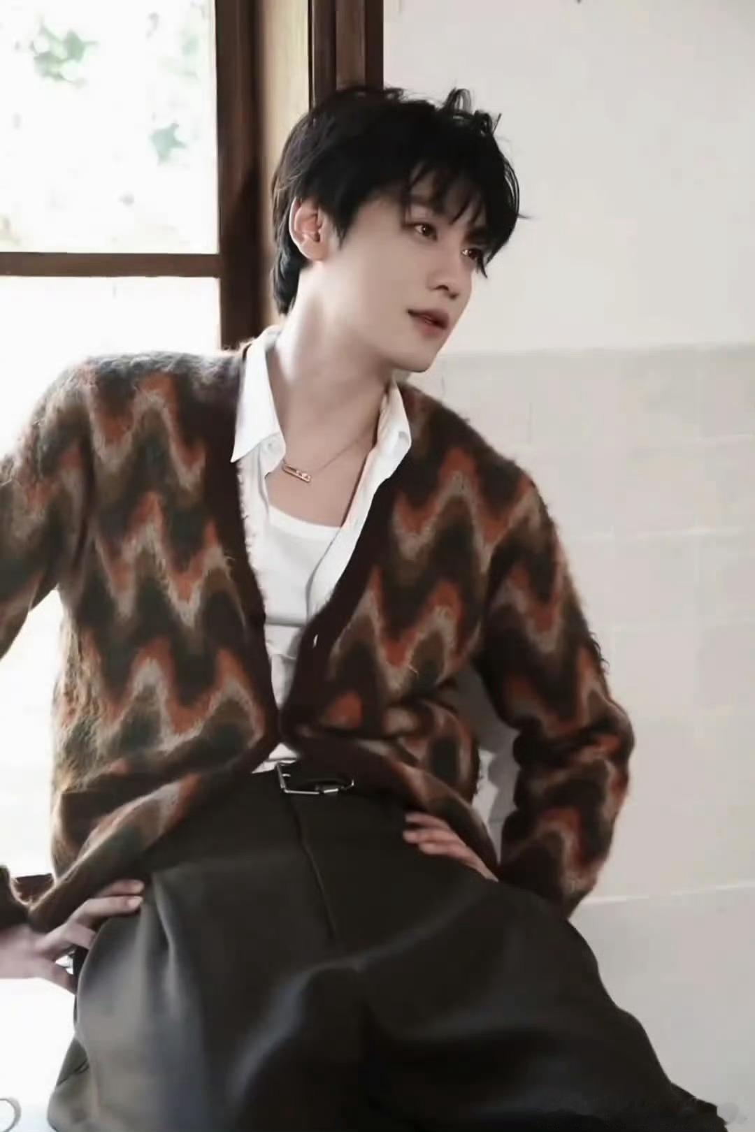 田栩宁 梓渝情人节同时营业 谁是你的理想型 田栩宁慵懒风大片梓渝情人节写真