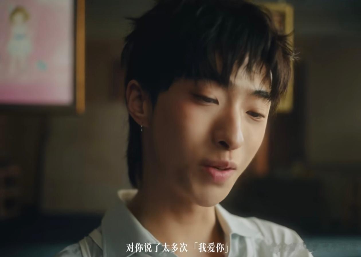 恩利给伊能静讲睡前童话都说妈妈是孩子品德的第一任老师，恩利能够拥有伊能静这样的妈